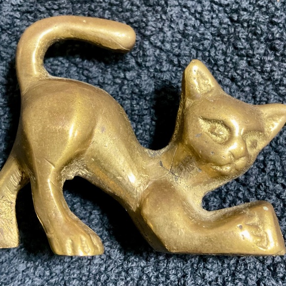 Vintage Brass Cat Figurines (Set of 2) – Sweet Mini Companions - Picture 5 of 8